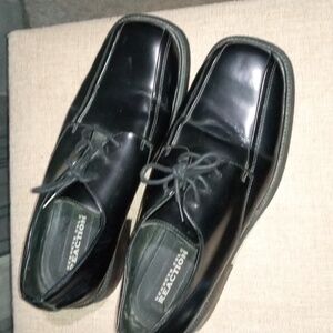 Kenneth Cole Reaction dress shoes